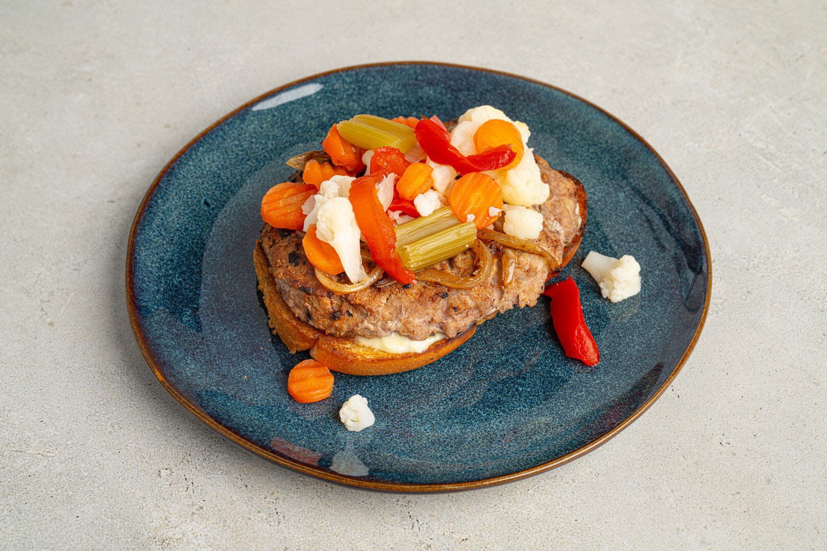 Turkey smashburger with caramelized onions, garlic aioli and giardiniera on toasted brioche bread.